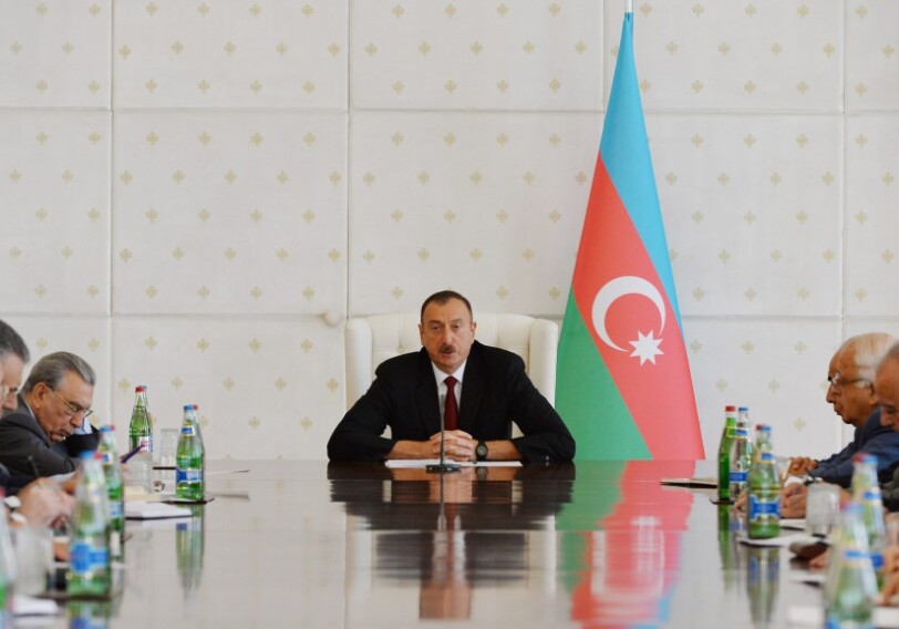 Президент Азербайджана поручил снизить цены на авиабилеты и отели
