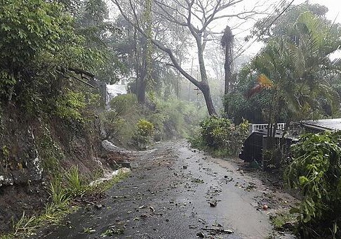 Тропический шторм «Эрика» разрушил островное государство