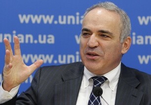 Гарри Каспаров признан виновным в даче взятки