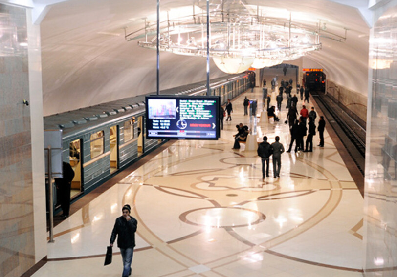 Завтра бакинское метро будет работать на час дольше