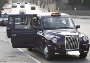 В Баку «лондонское такси» сбило человека