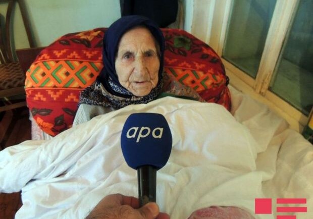 126-летняя Гезаль Дадашева проголосовала на выборах в Азербайджане