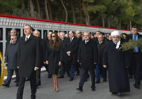 Президент Азербайджана почтил светлую память шехидов (Фото)