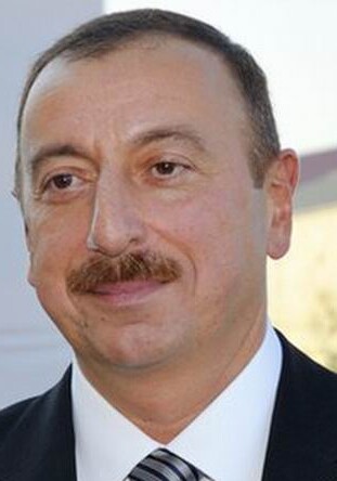 Президент Азербайджана поздравил Хасана Рохани с отменой санкций