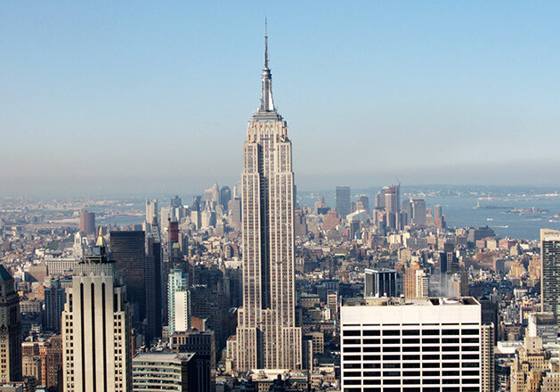В самый известный небоскреб Нью-Йорка врезался беспилотник
