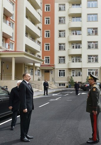 Президент Азербайджана принял участие в открытии городка для военнослужащих (Фото)