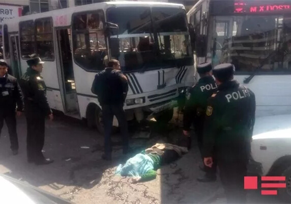 Тяжелое ДТП в Баку с участием автобусов: один погибший, 9 пострадавших (Фото)