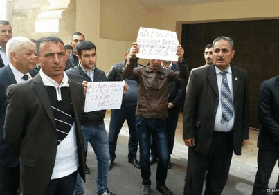 Родственники Али Керимли провели акцию протеста перед его домом (Фото)