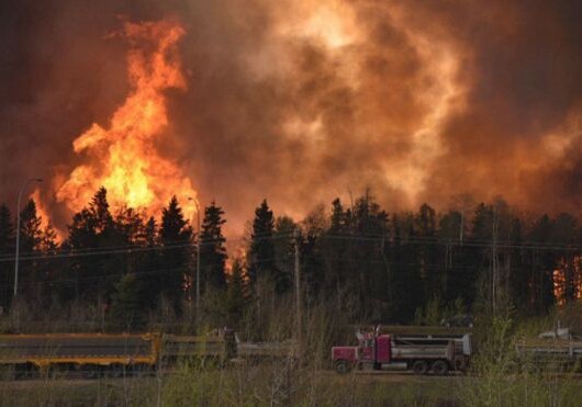 В Канаде из огня эвакуируют тысячи человек