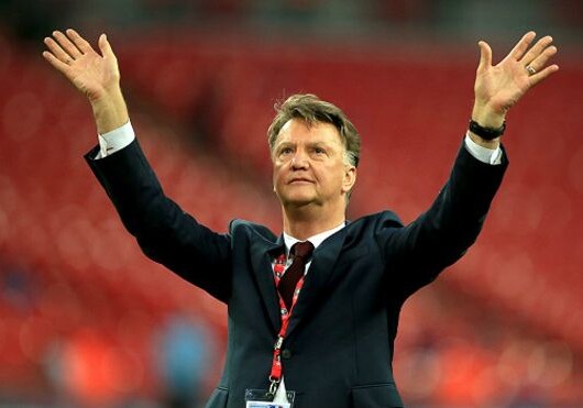 Луи ван Гал уволен с поста главного тренера «Манчестер Юнайтед»