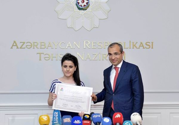 В Азербайджане выданы первые кредиты на образование
