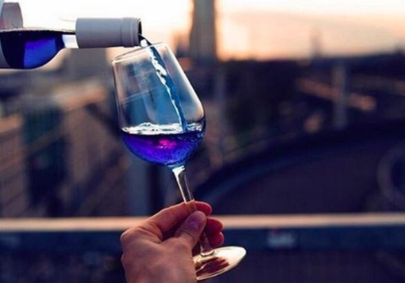 В Испании создали голубое вино