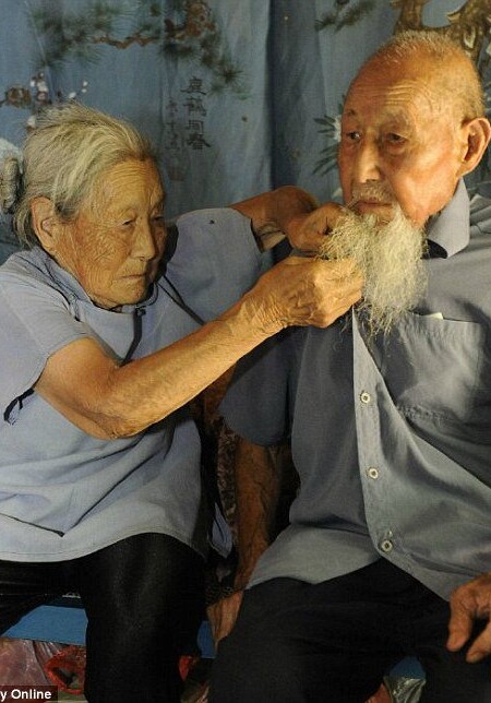 Китайская пара сделала первую свадебную фотосессию после 80 лет брака