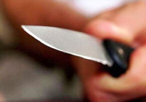Житель Худата ударил ножом жену, тестя и шурина