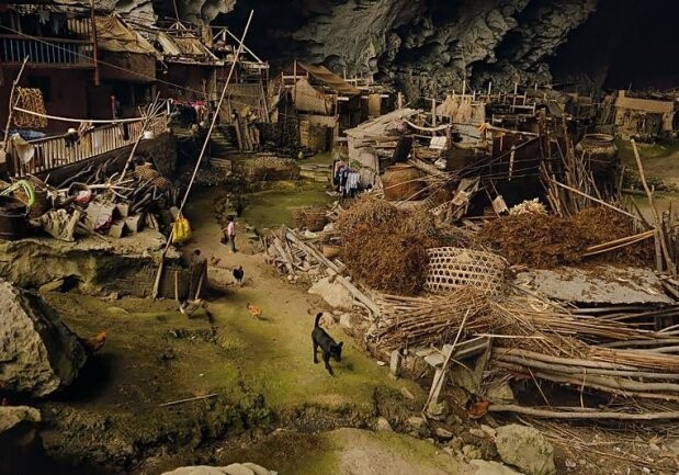 Необычное поселение: деревня в пещере (Фото)