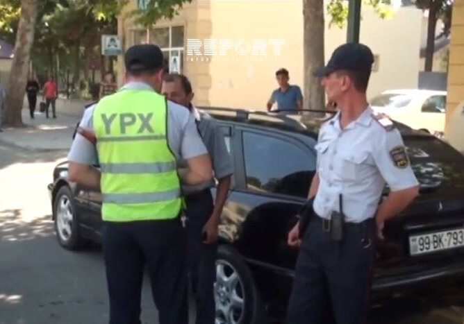 В Баку ранили ножом сотрудника дорожной полиции