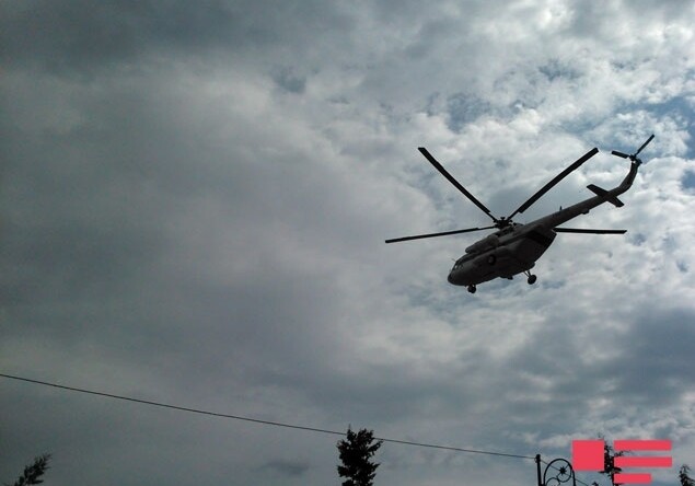 Российскую туристку, оставшуюся в беспомощной ситуации на горе, спас вертолет -в Азербайджане