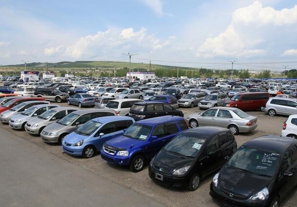 В Баку приостановлена продажа автомобилей - долларовый ажиотаж