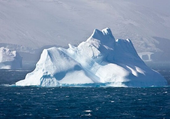В Арктике площадь льда достигла рекордного минимума