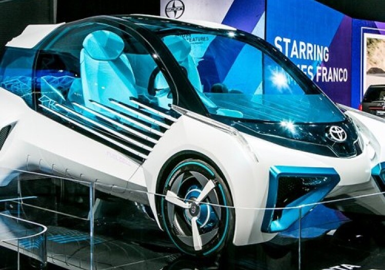 Toyota показала уникальный водородный автомобиль (Фото)