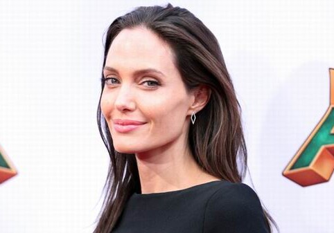 Анджелина Джоли ведет переговоры об участии в экранизации мемуаров майора ВВС