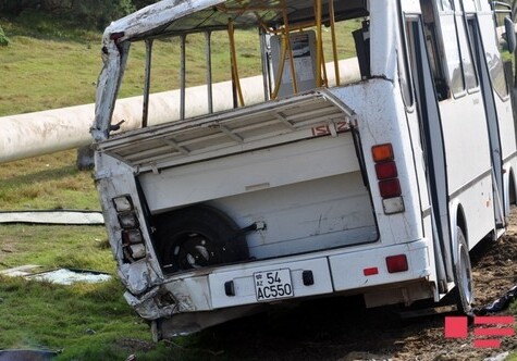 Страшное ДТП в Сабирабадском районе: грузовик столкнулся с автобусом, погиб ребенок (Фото)