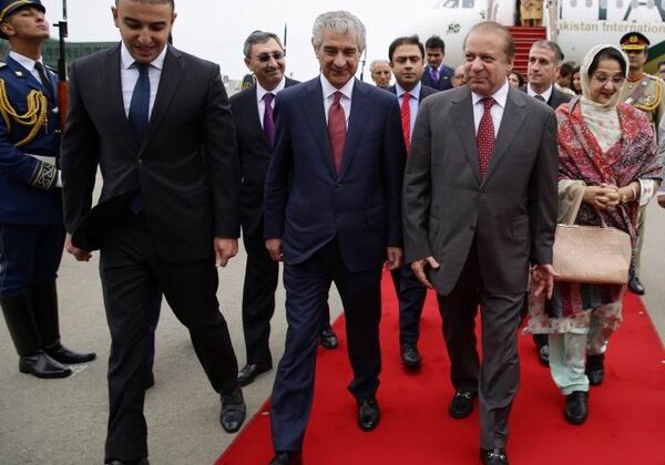 Премьер-министр Пакистана прибыл в Азербайджан (Фото)