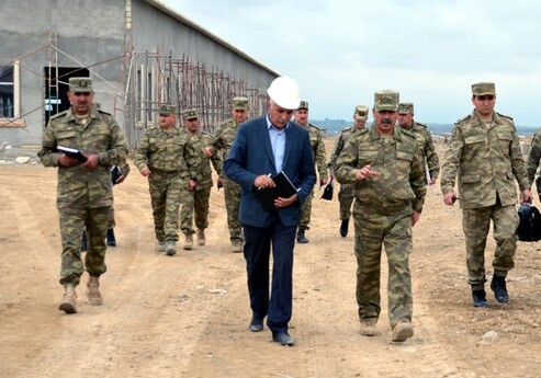 Министр обороны Азербайджана побывал в строящихся военных городках (Фото)