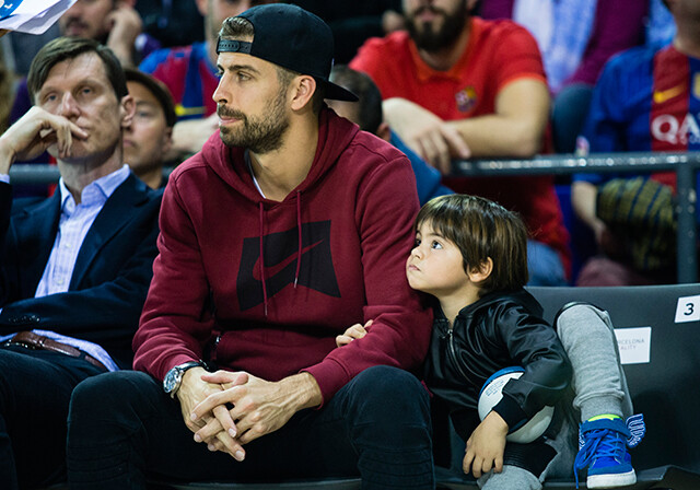 Отцовская любовь: Жерар Пике с сыном Миланом посетил баскетбольный матч (Фото)