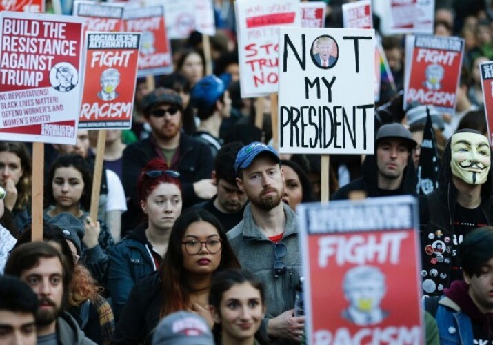 Тысячи человек в США вышли на акции протеста против избрания Трампа