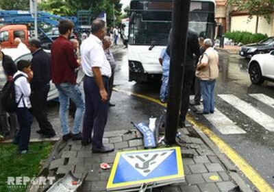 В Баку автобус сбил пешехода: водитель избит сестрой раненого 