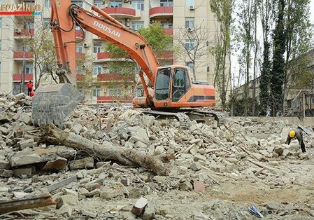 В Наримановском районе Баку начали снос старых зданий (Фото)