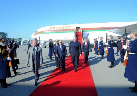 Президент Беларуси прибыл с официальным визитом в Азербайджан