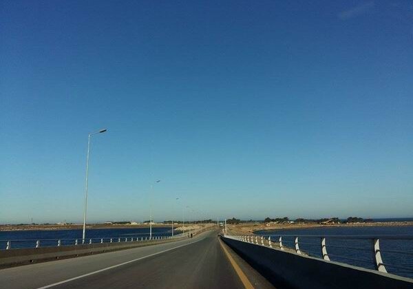 В Баку открыто движение по мосту через море (Фото)