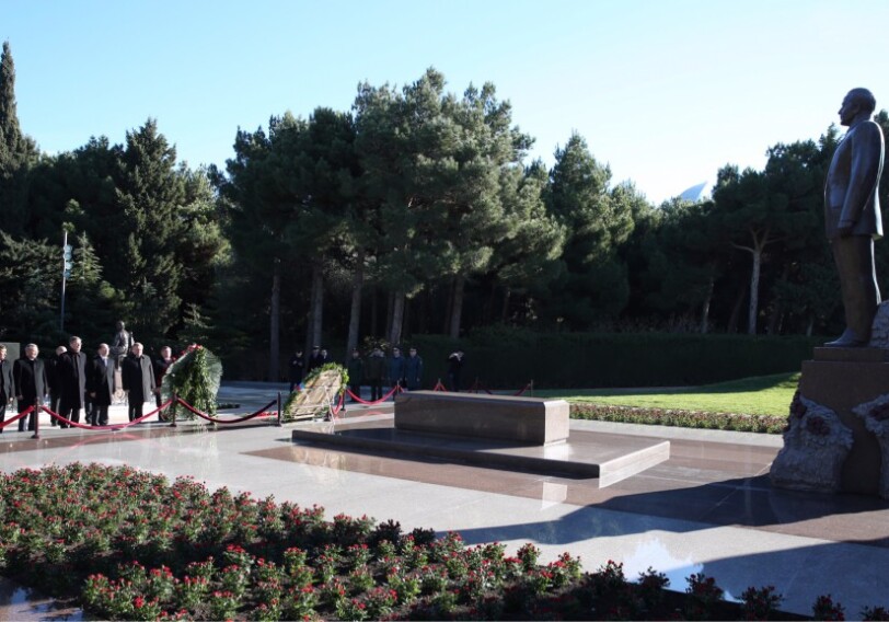 Послы стран-членов СНГ возложили венок к могиле Гейдара Алиева