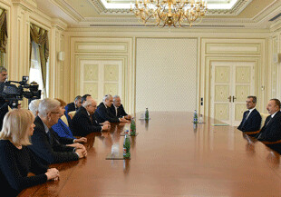 Президент Ильхам Алиев принял представителей Международного центра Низами Гянджеви