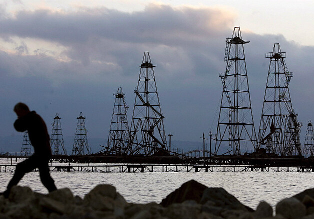 Трагедия на Каспии: 10 нефтяников пропали после обрушения эстакады (Обновлено)