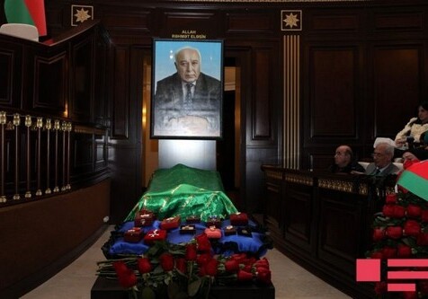 Академика Арифа Мехтиева похоронили во II Аллее почетного захоронения (Фото)