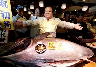 На аукционе в Японии гигантского тунца продали за $640 тыс.