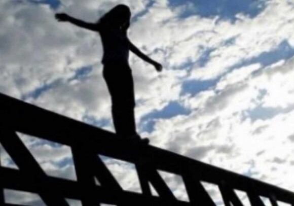 В Баку женщина совершила суицид, бросившись с моста