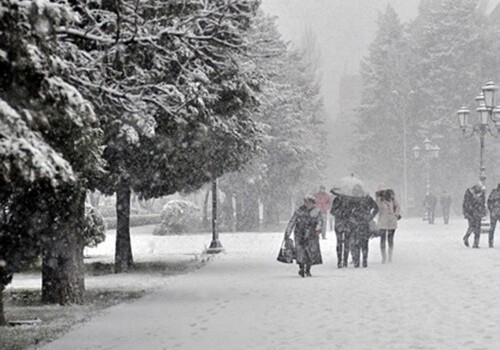 В первый день февраля в Баку сохранится снежная погода