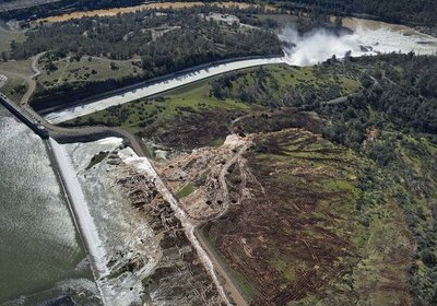 В Калифорнии объявили эвакуацию из-за риска разрушения самой высокой плотины США