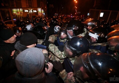 В Киеве произошли стычки между протестующими и полицией