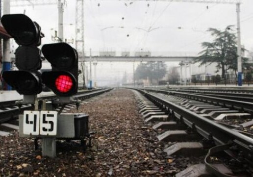 Азербайджан запустил первый тестовый поезд в Иран
