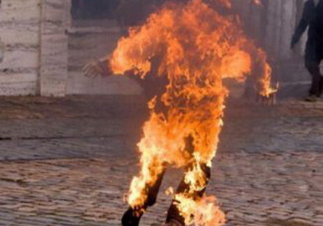 В Баку скончался мужчина, совершивший акт самосожжения 