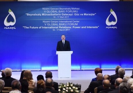 Президент Азербайджана принимает участие в V Глобальном Бакинском форуме (Фото)