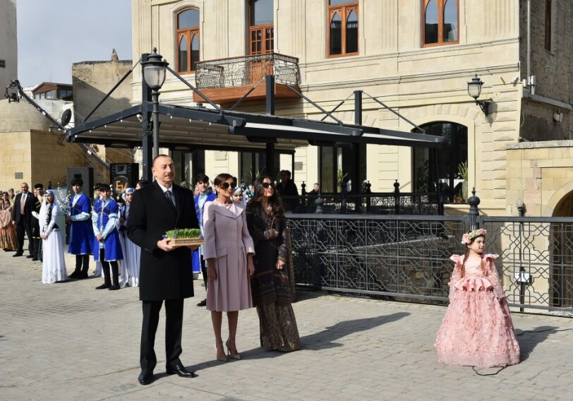 Президент Ильхам Алиев и первая леди приняли участие во всенародных празднествах по случаю Новруза (Обновлено-Фото)