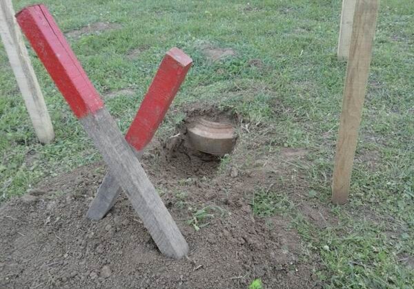 В Джоджуг Мерджанлы обнаружена противотанковая мина (Фото)