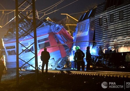 В Москве электричка столкнулась с поездом: десятки пострадавших (Фото)