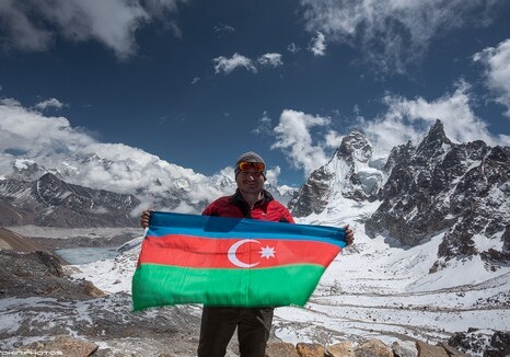 Азербайджанский путешественник покорил высочайшую горную систему Земли (Фото)